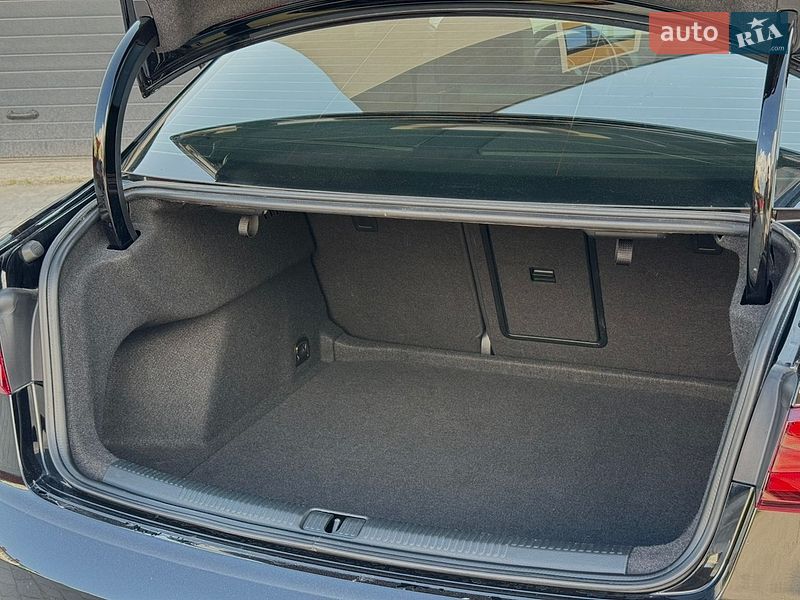 Седан Audi A3 2018 в Староконстантинове