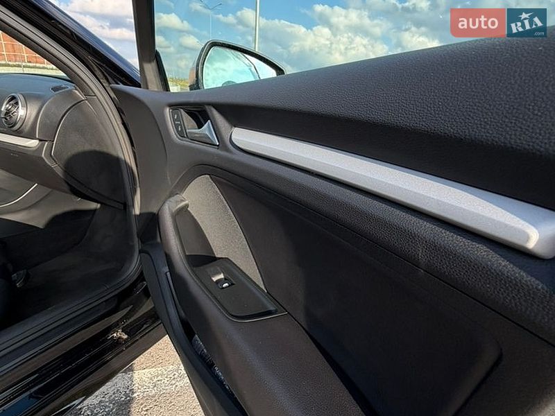 Седан Audi A3 2015 в Львові