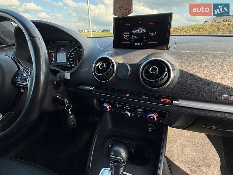 Седан Audi A3 2015 в Львові