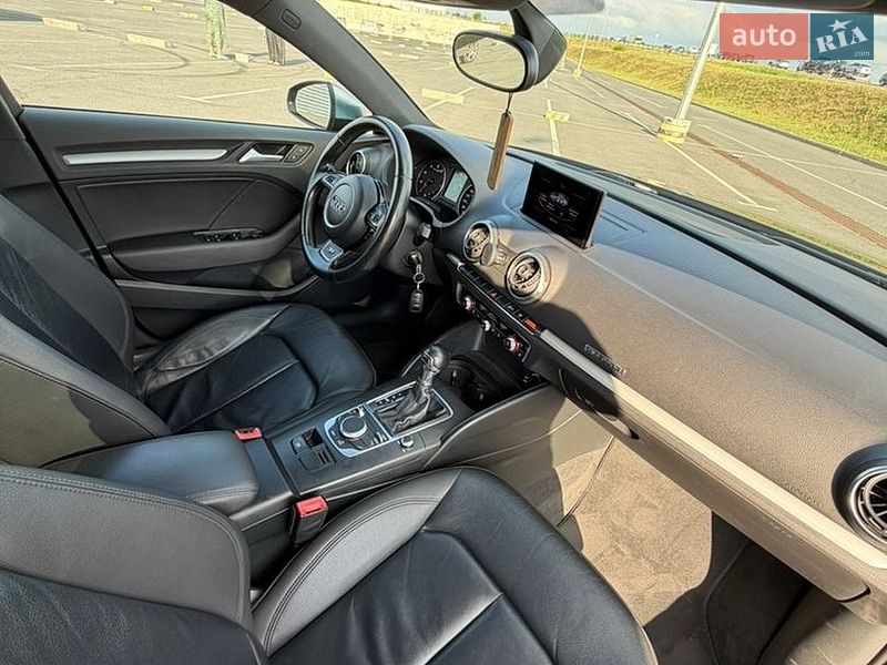 Седан Audi A3 2015 в Львові