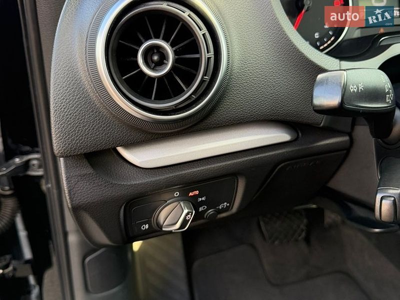 Седан Audi A3 2015 в Львові