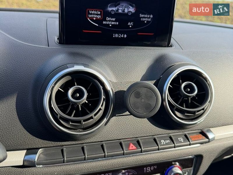Седан Audi A3 2015 в Львові