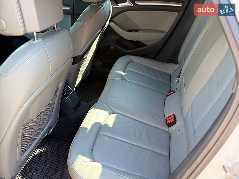 Седан Audi A3 2017 в Дніпрі