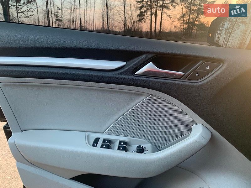 Седан Audi A3 2015 в Звягелі