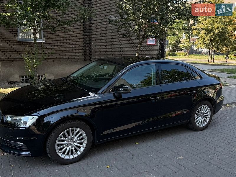 Седан Audi A3 2016 в Житомире
