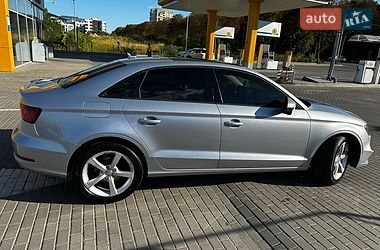 Седан Audi A3 2015 в Рівному