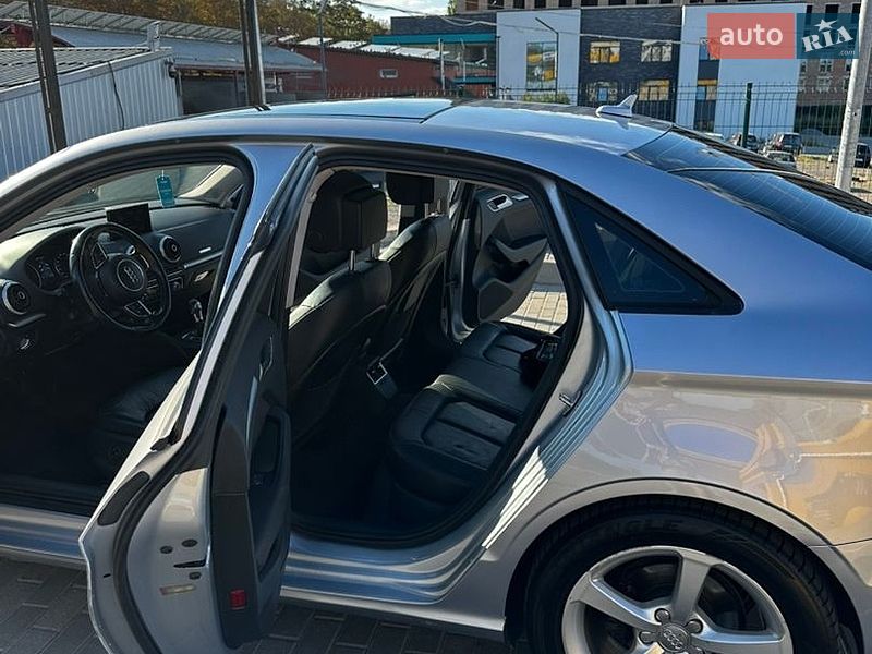 Седан Audi A3 2015 в Рівному