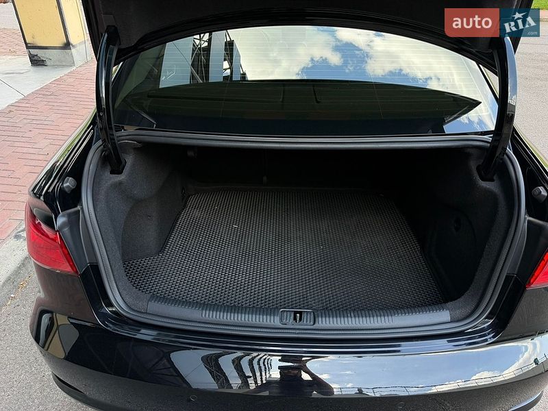 Седан Audi A3 2015 в Киеве