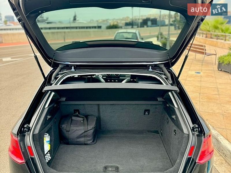Хэтчбек Audi A3 2016 в Киеве