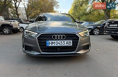 Седан Audi A3 2017 в Ромнах