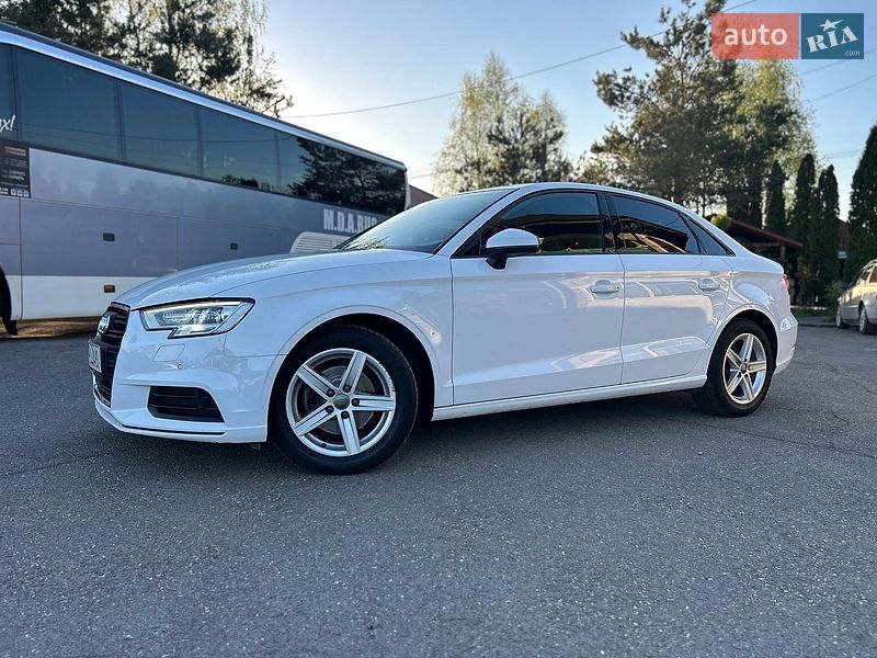 Седан Audi A3 2017 в Хусте