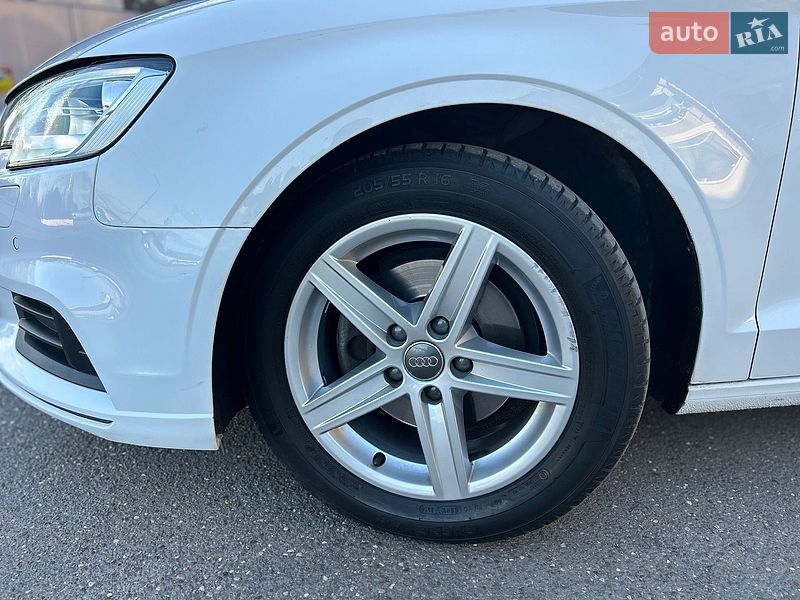 Седан Audi A3 2017 в Хусте