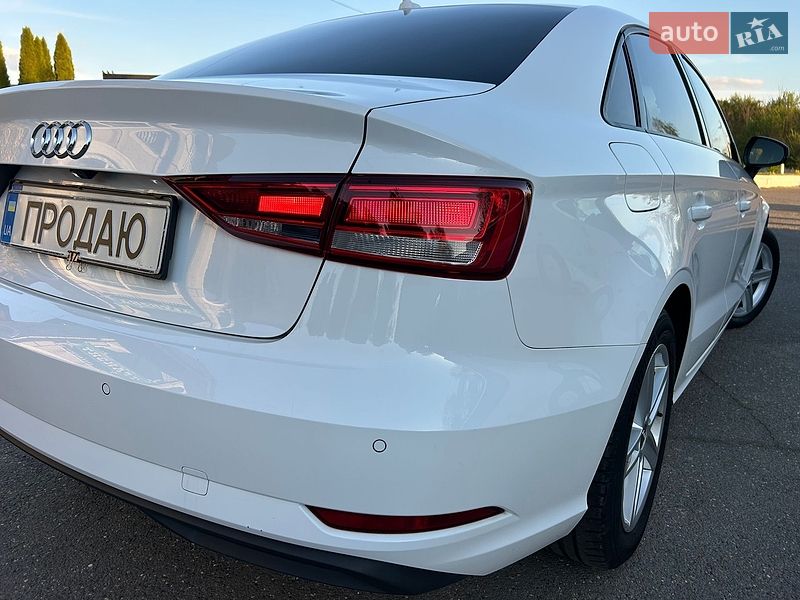 Седан Audi A3 2017 в Хусте