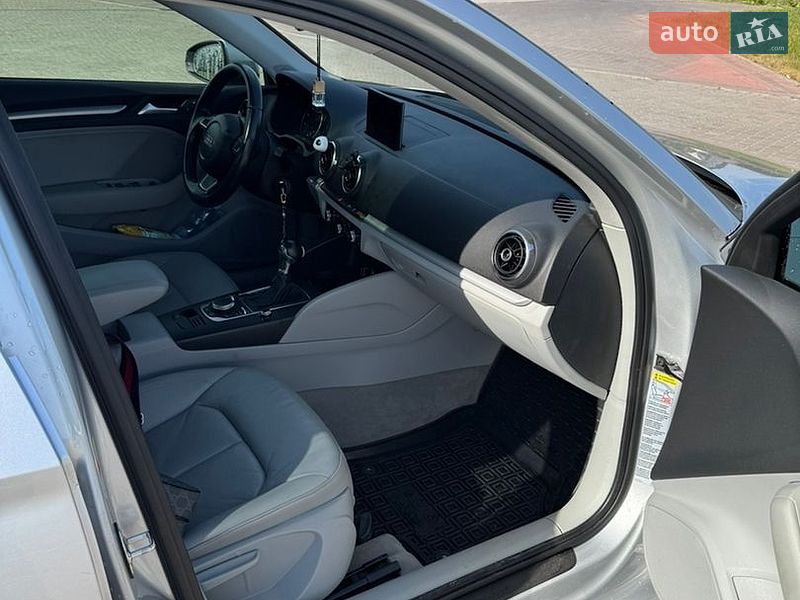 Седан Audi A3 2014 в Львові