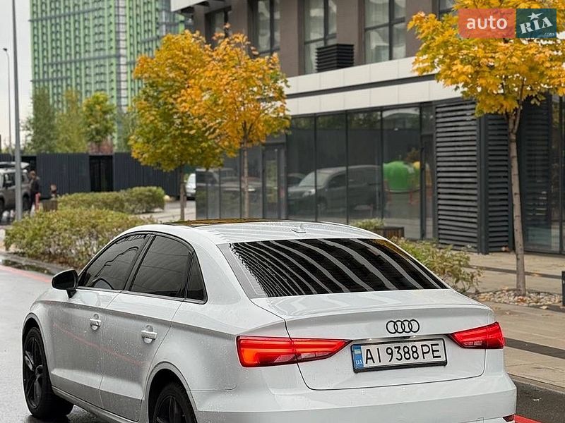 Седан Audi A3 2017 в Киеве