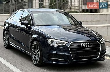 Седан Audi A3 2018 в Львові