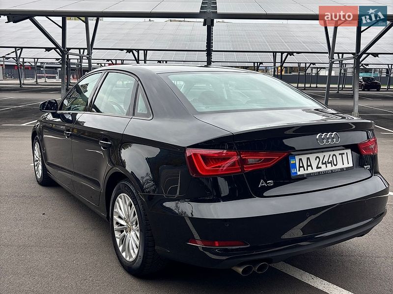 Седан Audi A3 2016 в Киеве