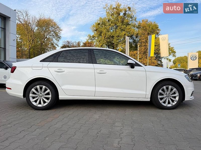 Седан Audi A3 2015 в Житомире