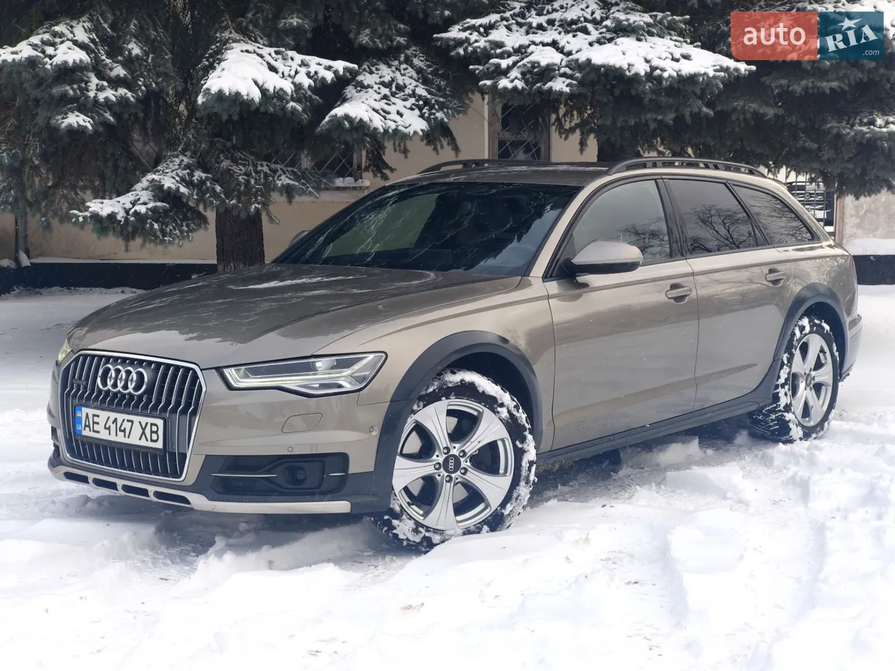 Продам свій автомобіль.
Audi Allroad Quattro
В ідеальному стані. Після ВЕЛИКОГО ТО Ауді (5000$)
- Заміна ланцюгів, Помп, ущільнення двигуна і так далі...
Кузов в ідеальному стані, експлуатувався дбайливо, зберігання гаражне. два комплекти Резини.
оригінальний пробіг.
вкладень НЕ потребує зовсім.
Авто продаю, а не намагаюся позбутися.
У послугах посередників не потребую.
Автомобиль находится в г. Жёлтые Воды Днепропетровская обл