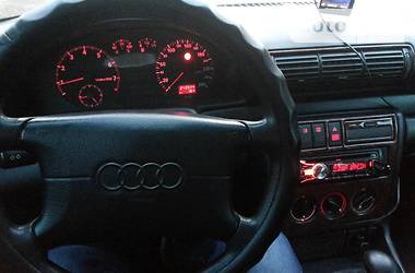 Седан Audi A4 1995 в Глухове