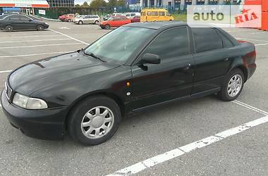 Седан Audi A4 1997 в Львове