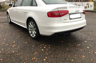 Седан Audi A4 2014 в Львове