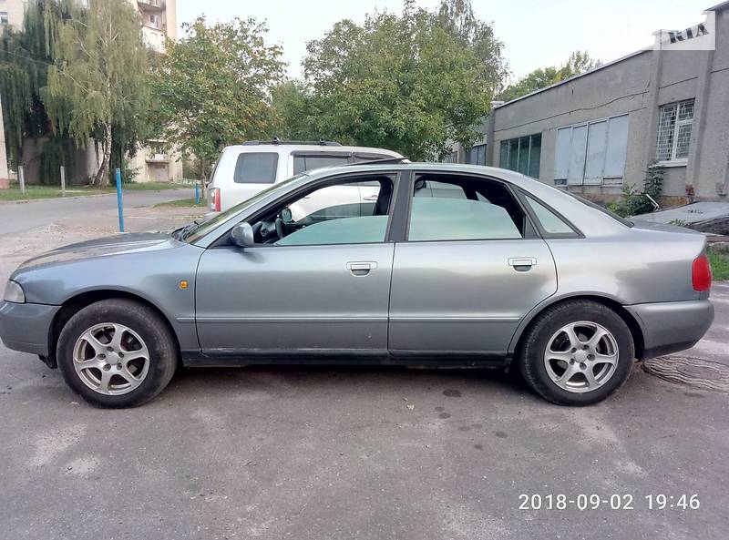 Седан Audi A4 1998 в Львове