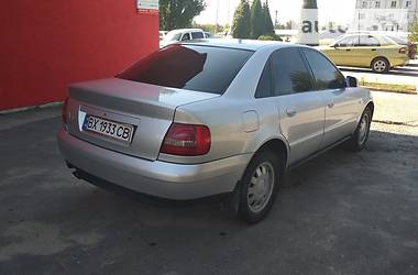 Седан Audi A4 2001 в Нетешине