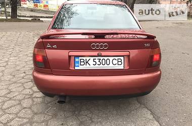 Седан Audi A4 1995 в Дубно