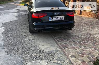 Седан Audi A4 2015 в Ровно