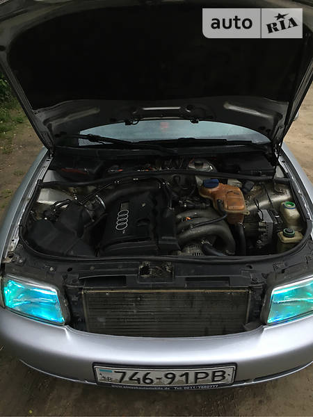 Седан Audi A4 1995 в Чернівцях
