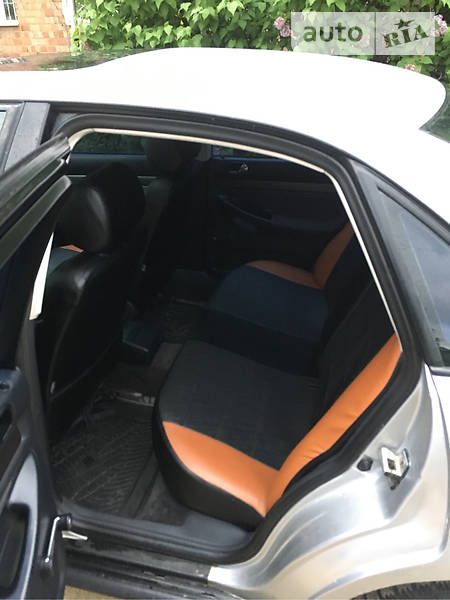 Седан Audi A4 1995 в Чернівцях