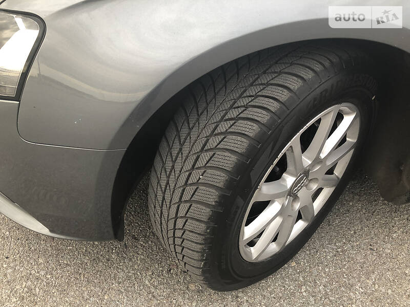 Седан Audi A4 2014 в Львове