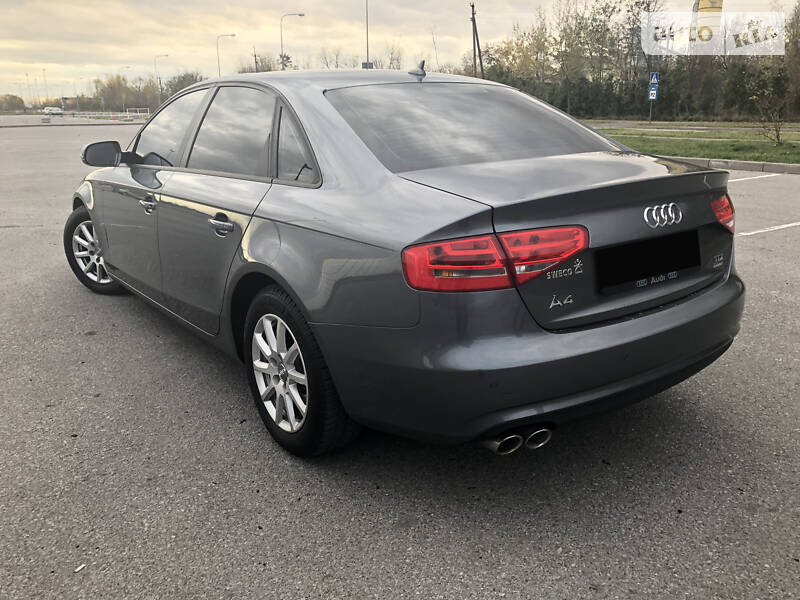 Седан Audi A4 2014 в Львове