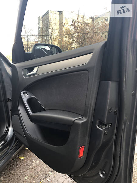 Седан Audi A4 2014 в Львове