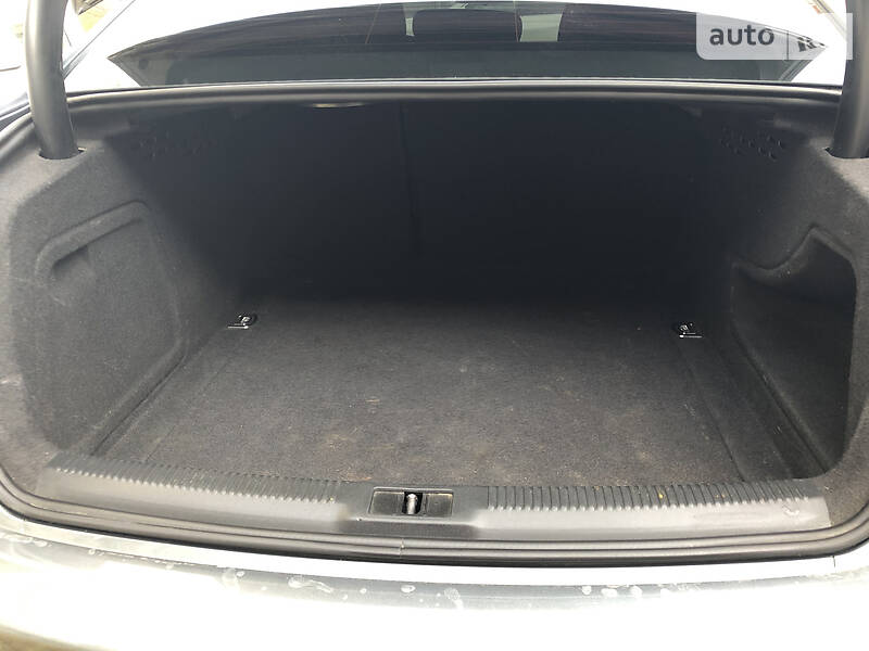 Седан Audi A4 2014 в Львове