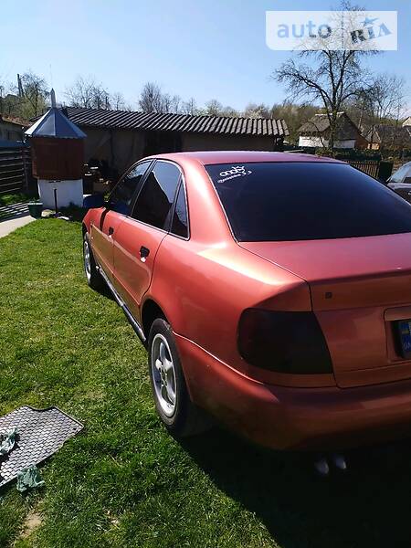 Седан Audi A4 1996 в Яворове