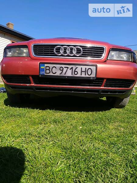 Седан Audi A4 1996 в Яворове