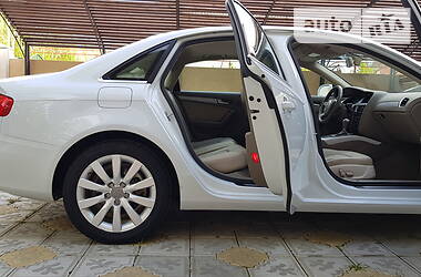 Седан Audi A4 2012 в 