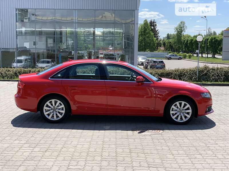 Седан Audi A4 2011 в Луцке