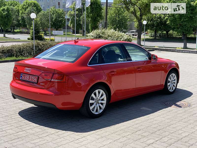 Седан Audi A4 2011 в Луцке