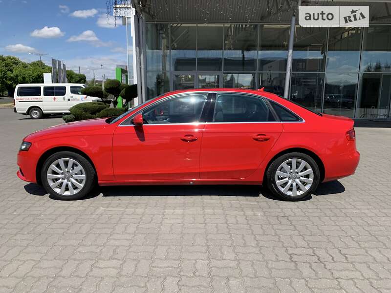 Седан Audi A4 2011 в Луцке
