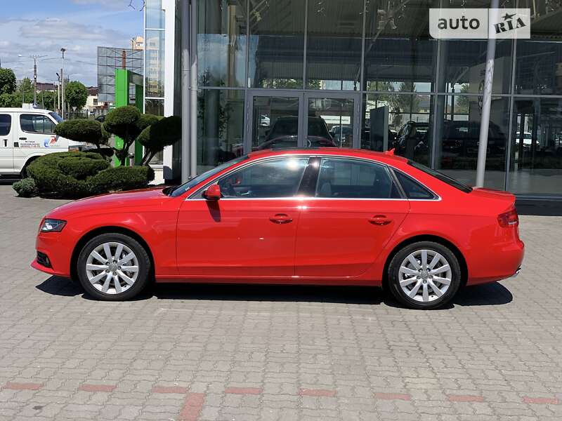 Седан Audi A4 2011 в Луцке