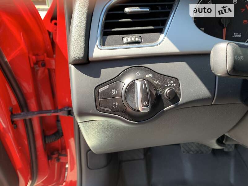 Седан Audi A4 2011 в Луцке