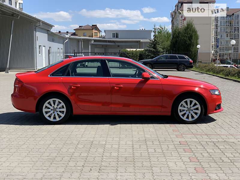 Седан Audi A4 2011 в Луцке