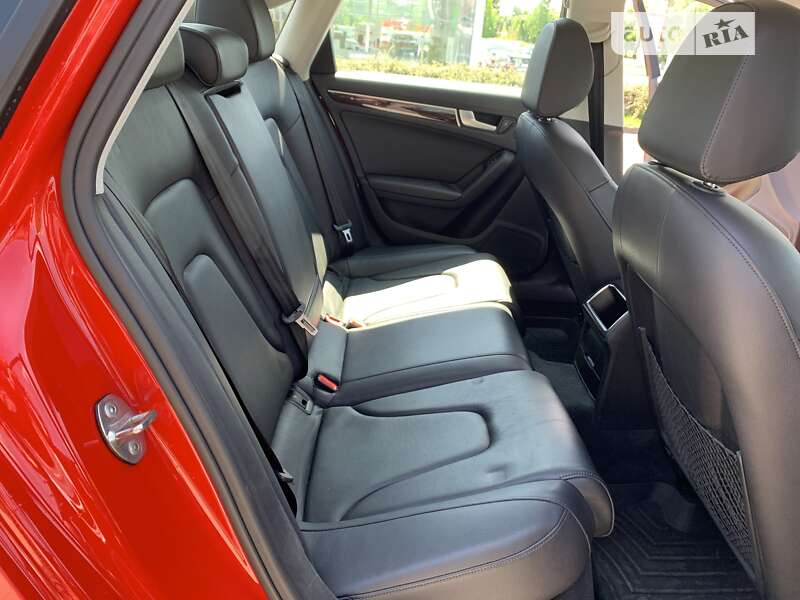 Седан Audi A4 2011 в Луцке