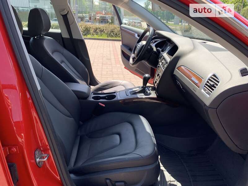 Седан Audi A4 2011 в Луцке