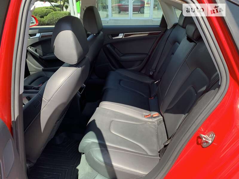 Седан Audi A4 2011 в Луцке
