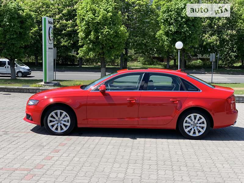 Седан Audi A4 2011 в Луцке