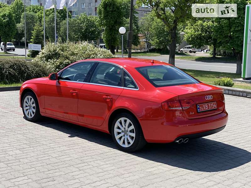 Седан Audi A4 2011 в Луцке